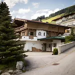 Erlzette Apartment *
