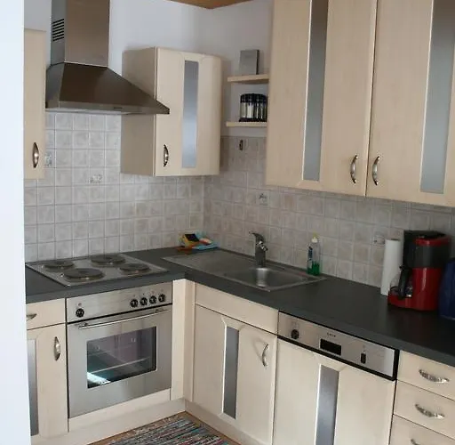 Erlzette Apartment Tux