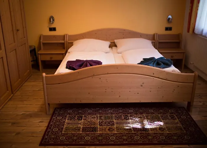 Erlzette Apartment Tux